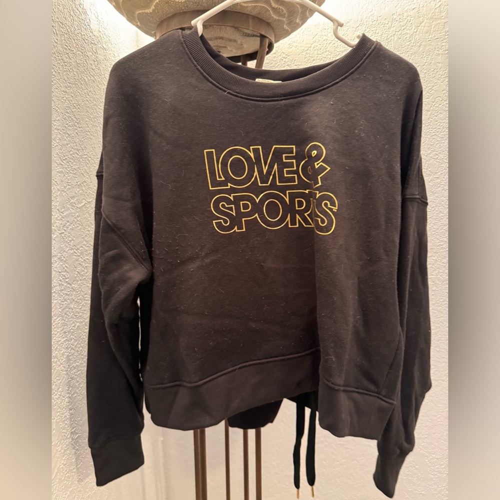 This is  sweatsuit outfit, it’s black and gold, Top and Pants.